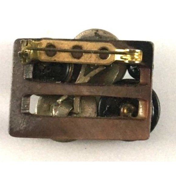 OOAK Brooch Handmade From Vintage Mother of Pearl Buttons and Buckle - Picture 5 of 5